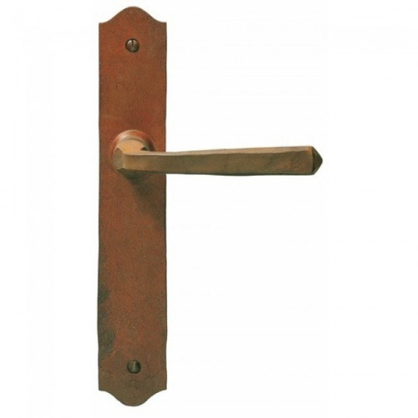 Poignées de porte sur plaques - vieux fer martelé - Bellac BOUVET