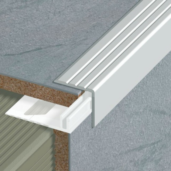 Nez de marche intérieur sans socle - hauteur adaptable - longueur 2,7 m DINAC