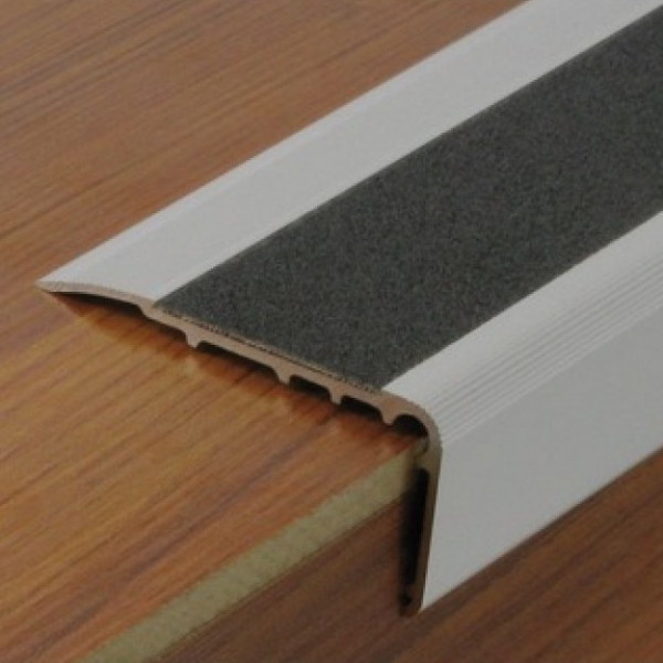 Nez de marche en aluminium avec bande antidérapante protectrice DINAC